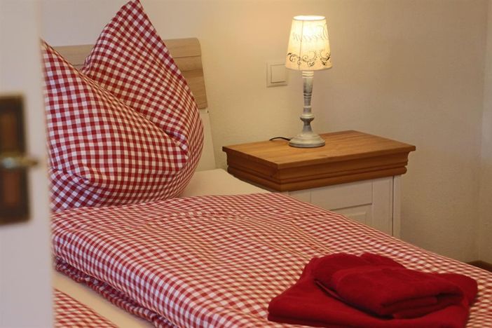 im Schlafzimmer 2