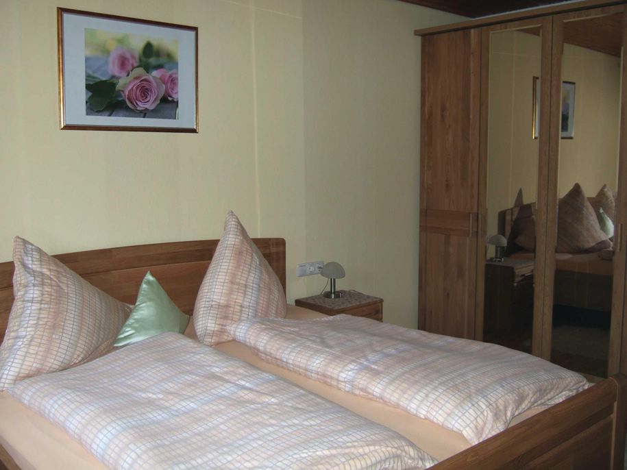 Schlafzimmer 1