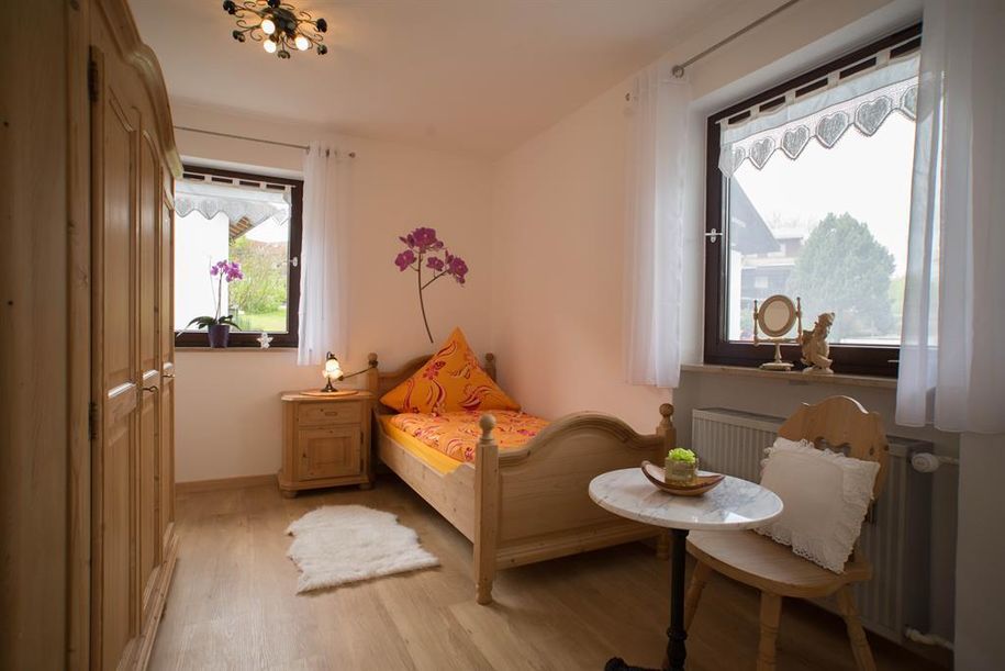 Schlafzimmer 3 Rosi