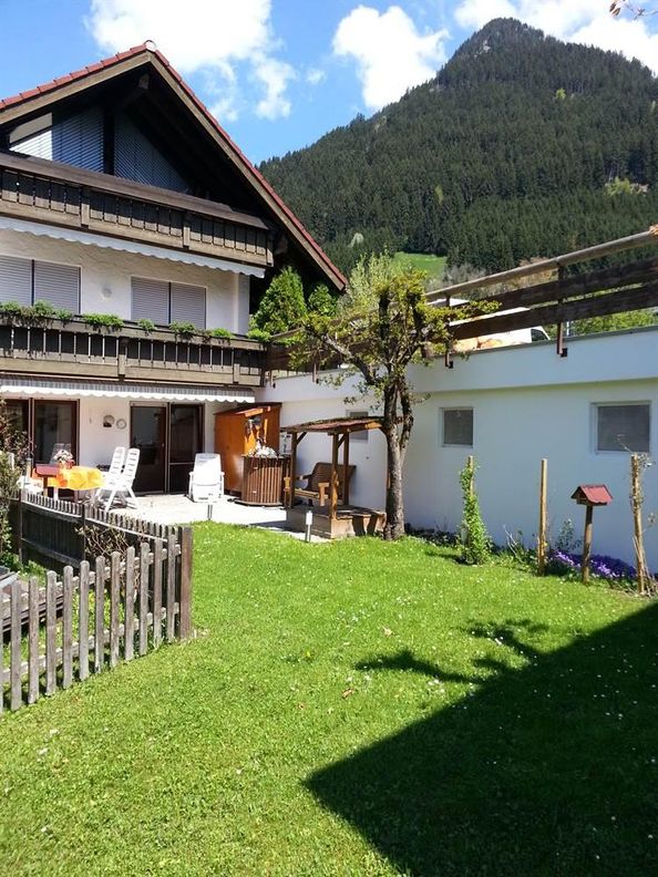 Südterrasse mit Garten