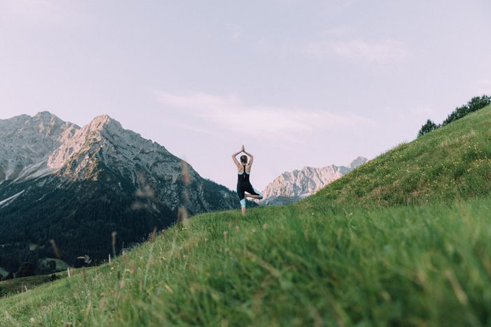 naturhotel_chesa_valisa_magdalena_yoga_rücken