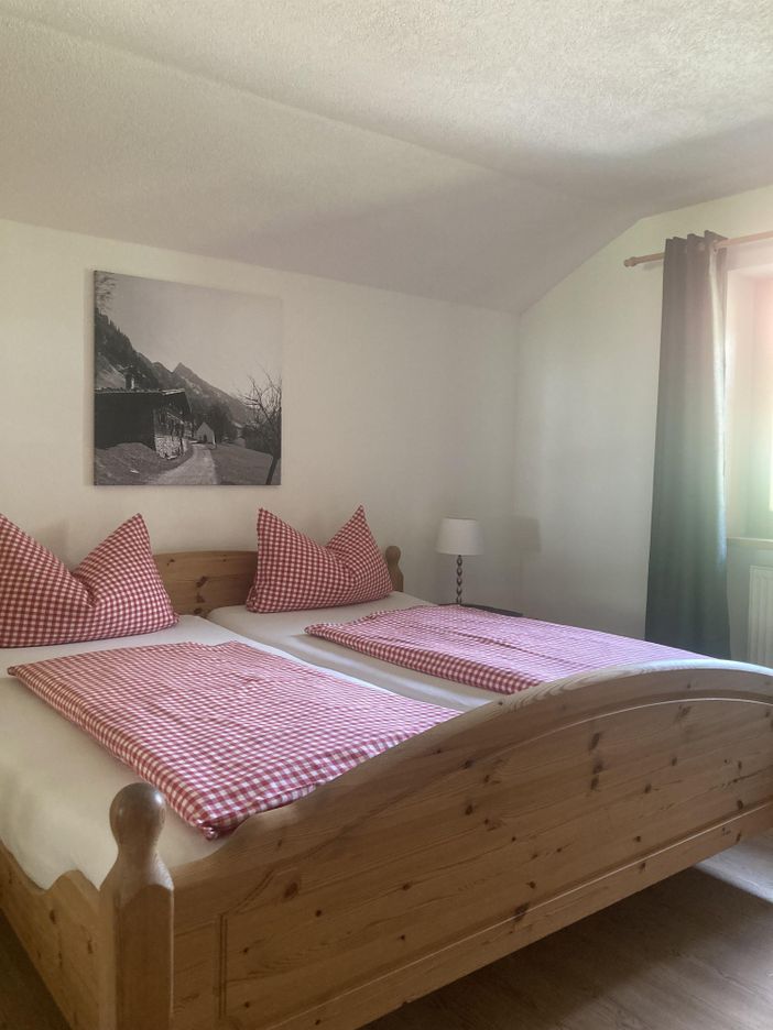 Schlafraum.... mit Blick in die Berge vom Bett