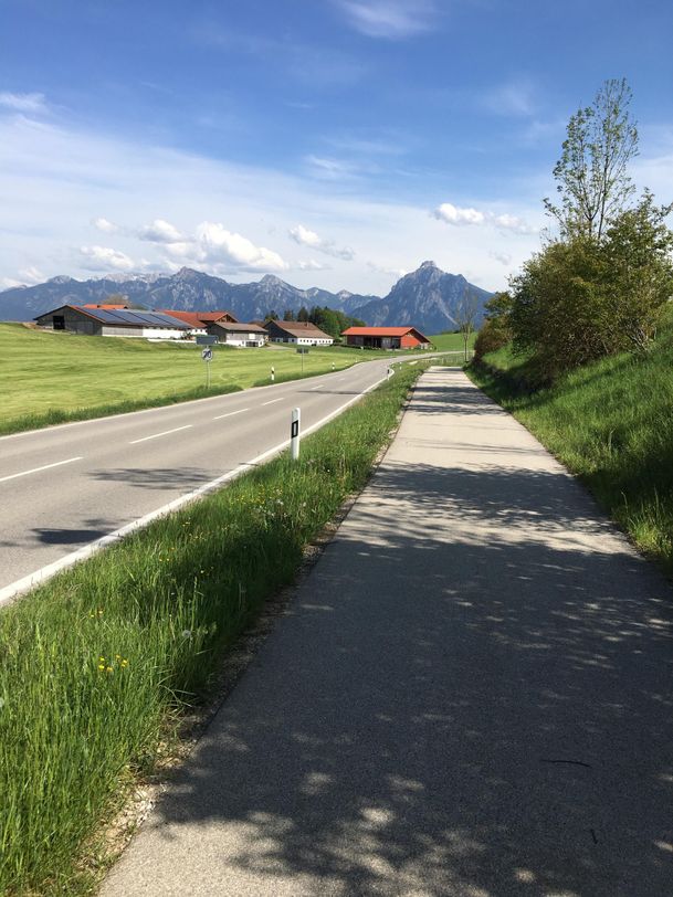 Rad und Fußweg nach der Sennerei Lehern