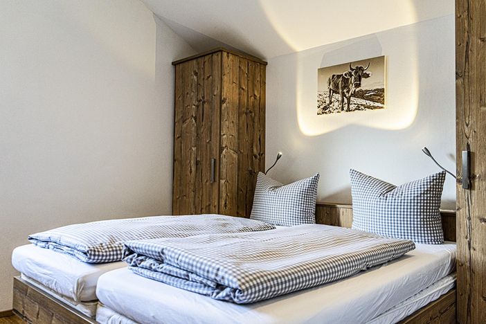 Ferienwohnung_Steibis_Blick_Schlafzimmer_01