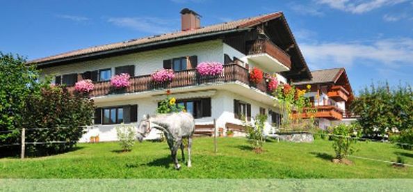 Hausansicht Althaus Ferienwohnungen