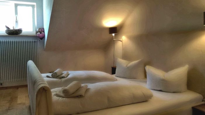Schlafzimmer 1