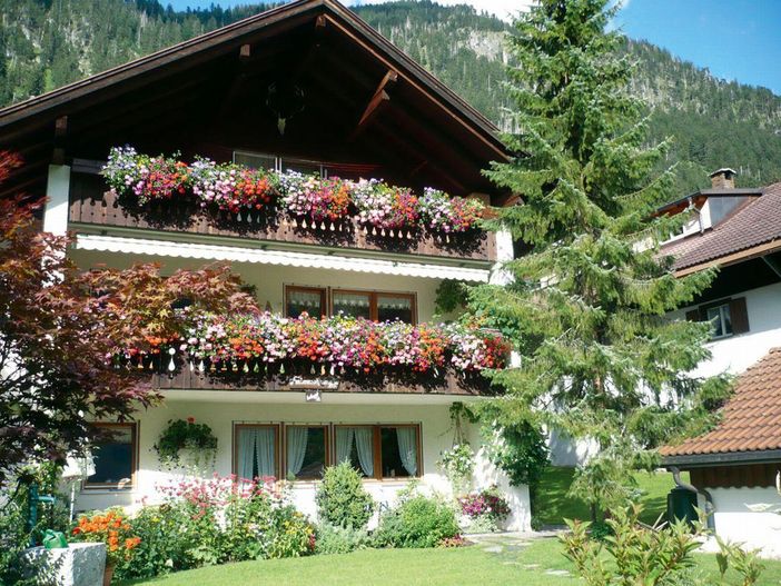 Haus Wechs Aussenansicht Sommer