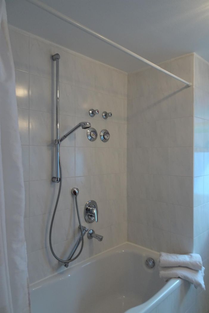 Wanne-Dusche