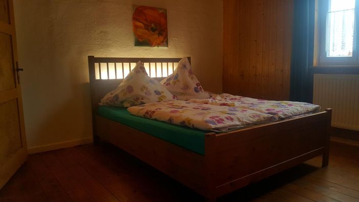 Schlafzimmer 140x200m Bett