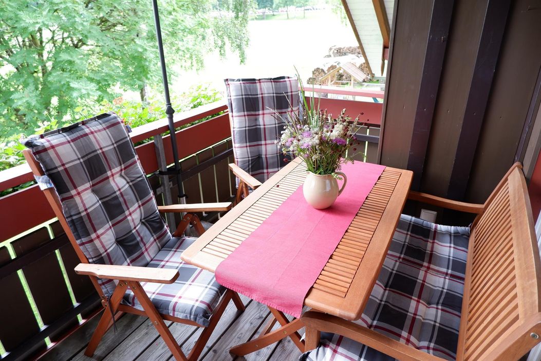 Unser gemütlicher Balkon in der Morgensonne