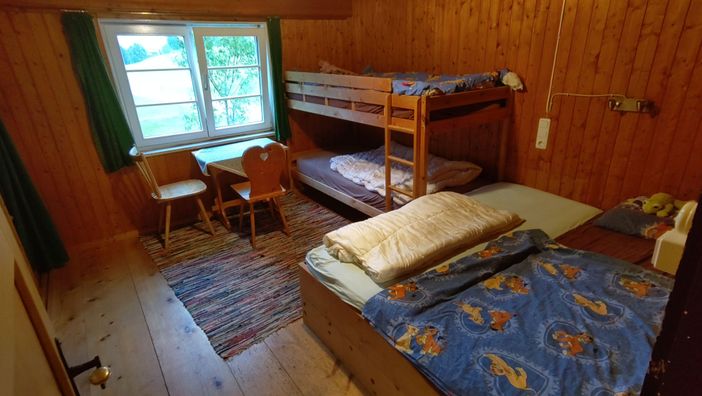 Schlafzimmer 2 mit Stockbett und Doppelbett