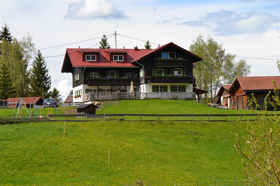 Das Haus vom Golplatz aus