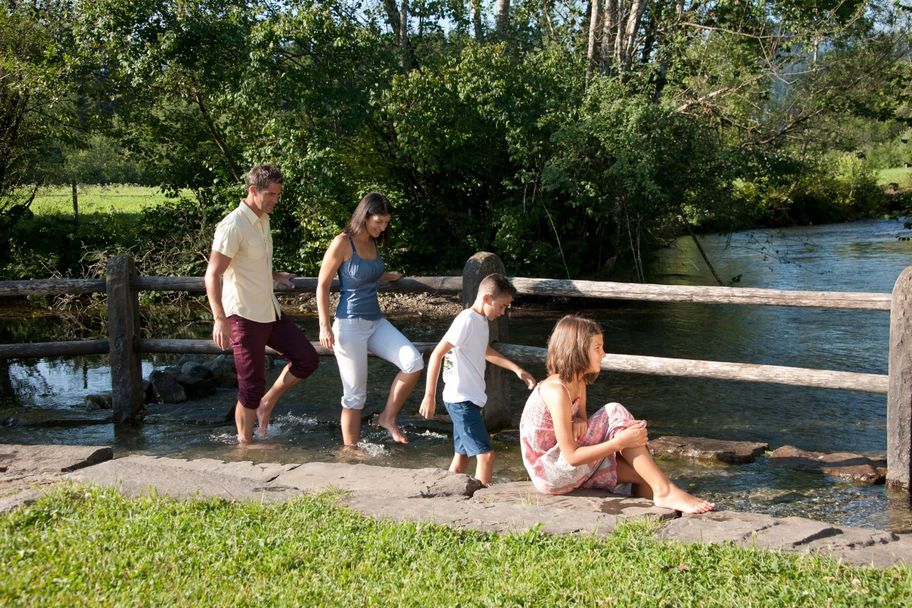 Natur-Kneipptretbecken im Fischinger Kurpark