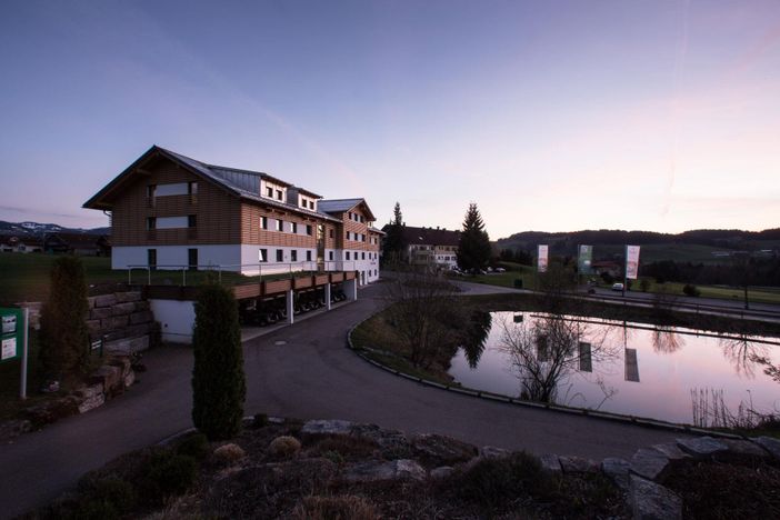 aussenansicht-sommer-abends