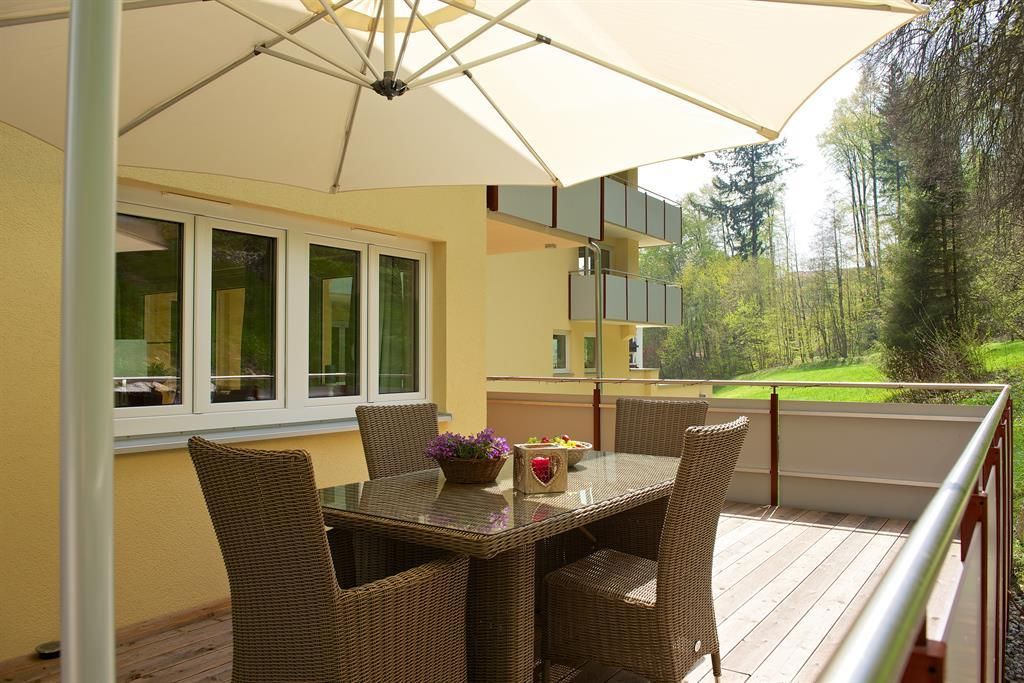 Terrasse mit Blick in den Wald