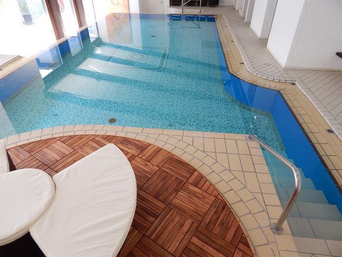 Die Poolanlage des Hotels kann mitbenutzt werden