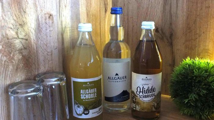 Wasser und Säfte zur Begrüßung