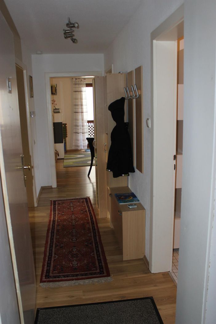 Die Diele mit Garderobe.