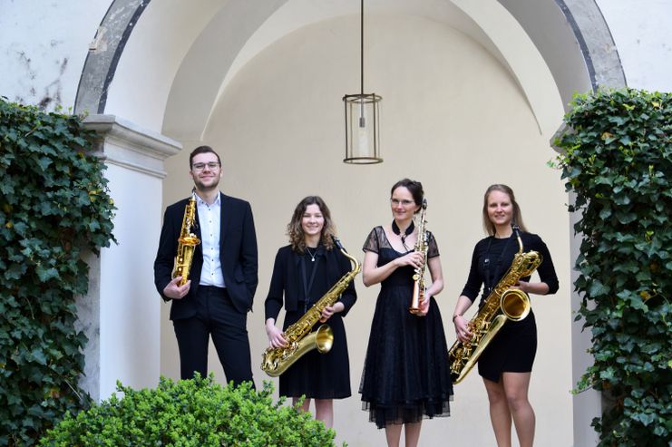 Sax Ventura in schwarz