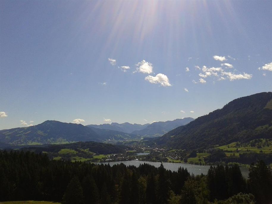 Alpsee mit Bergpanorama