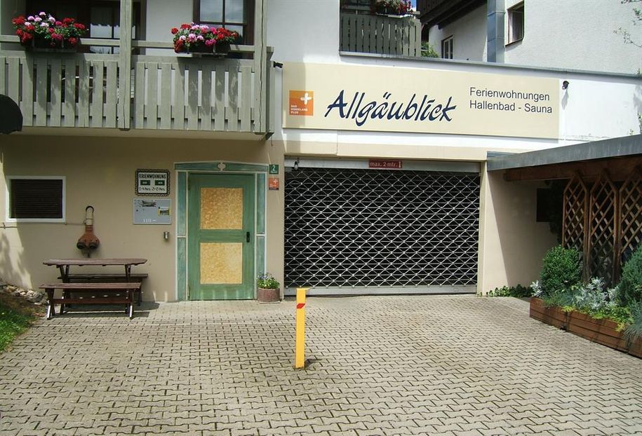 Ebenerdige Einfahrt in die Tiefgarage