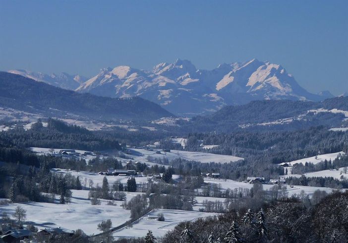 Winterwanderung mit Blick zum Säntis