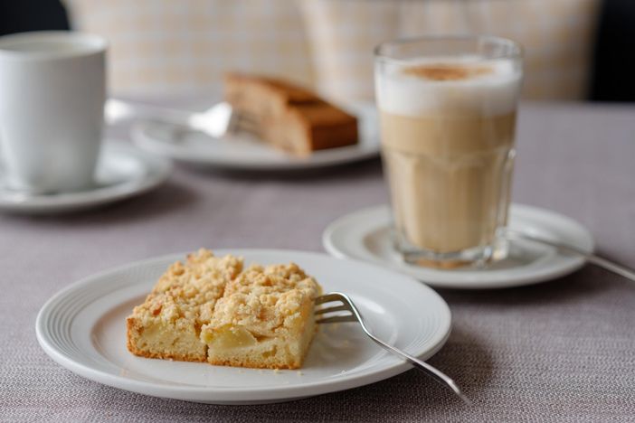 Leckere Kuchen und Kaffeespezialitäten