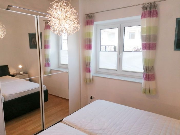 Schlafzimmer 1