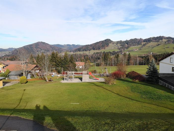 Wundervolle Aussicht mit Spielplatz