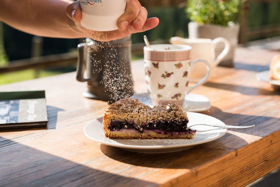 Hausgemachte Kuchen auf einer Alpe in Obermaiselstein
