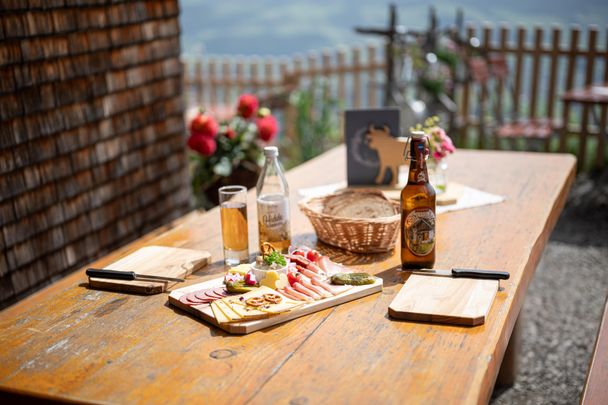 Brotzeit mit Bergblick