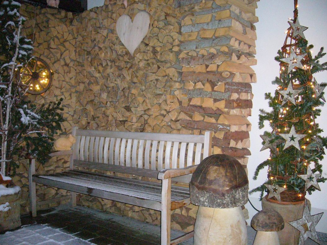 Sitzplatz vor dem Haus